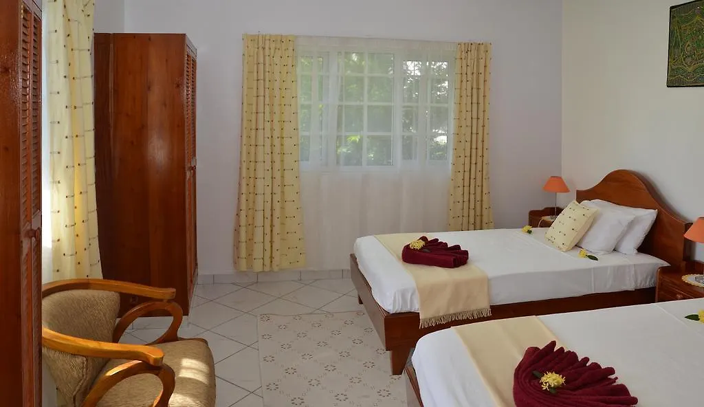 Ixora Villa Anse Royale 0*,